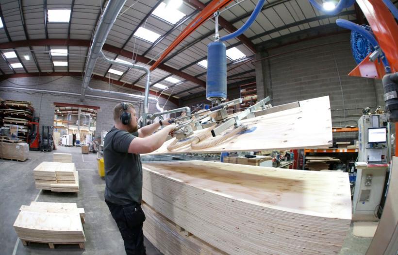 Afacerile din industria lemnului și-au accentuat picajul în 2023 