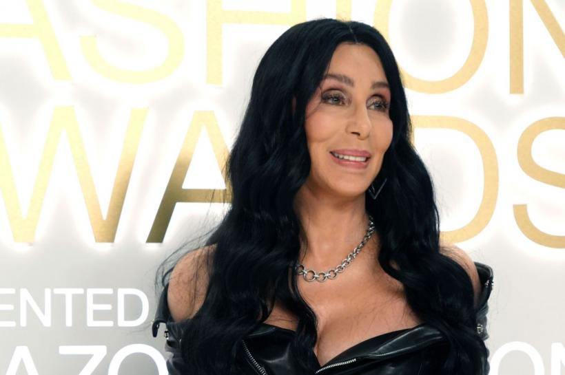 Cher este acuzată că a angajat patru bărbați pentru a-l răpi pe fiul ei dintr-un hotel