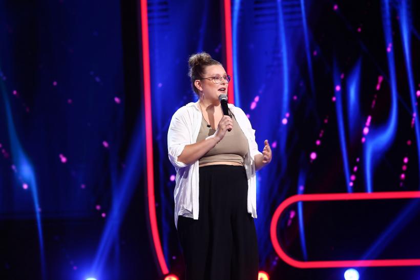 Hannah Becker, din SUA direct pe scena iUmor. Bordea: „Ești o comediantă asumată și te felicit pentru treaba asta!” 18861450