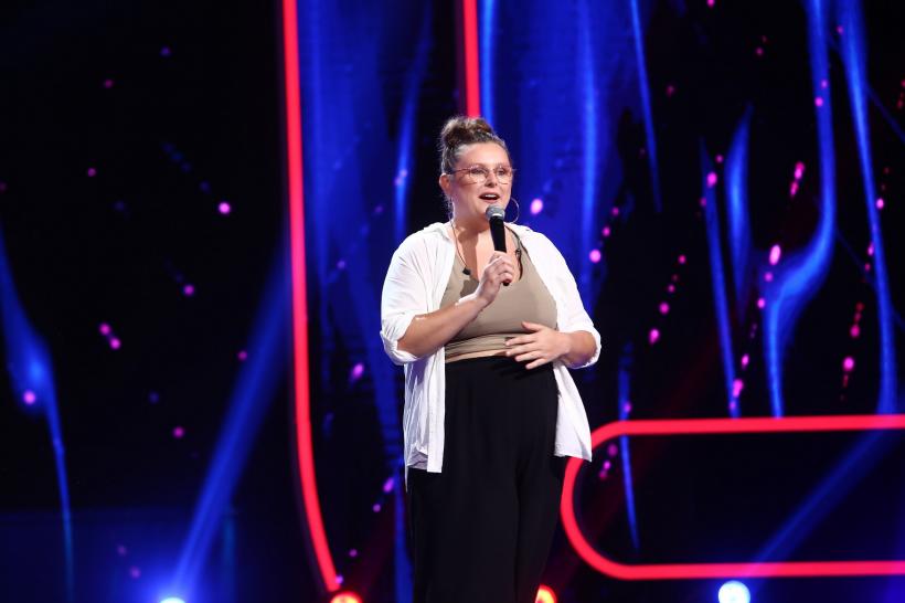 Hannah Becker, din SUA direct pe scena iUmor. Bordea: „Ești o comediantă asumată și te felicit pentru treaba asta!” 18861451