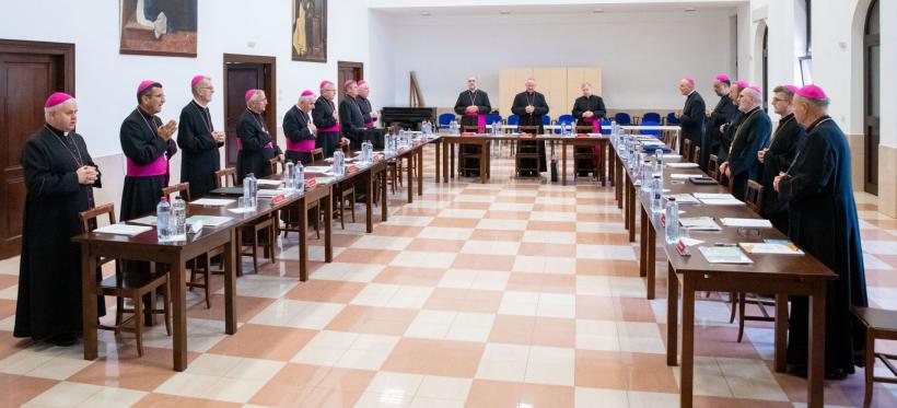 „Scrutând misterul Bisericii” – Episcopii catolici din România reuniți în sesiune plenară la București 18861401