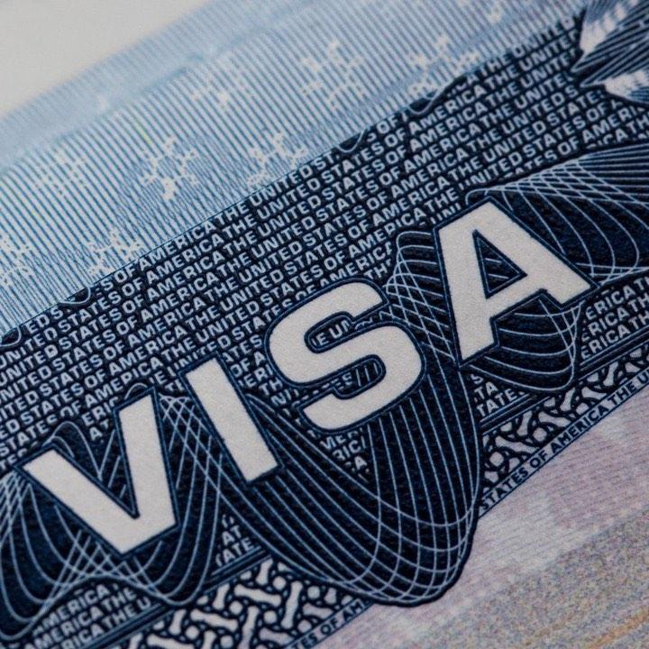 Ambasada SUA, vești bune pentru români: cei cărora li s-au eliberat anterior vize le pot reînnoi fără interviu
