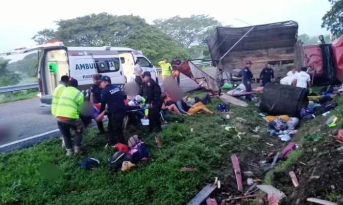 Cel puțin 10 migranți au murit și 25 au fost răniți în Mexic, într-un accident mortal lângă granița cu Guatemala