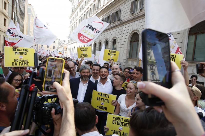 Robert Fico, fostul premier al Slovaciei, câștigă alegerile parlamentare 18861904