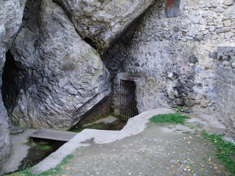 Operațiunea „Neptun”: 190 de tone de aur, ascunse la mănăstire 18861965