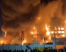 Incendiu uriaș la sediul poliției din orașul egiptean Ismailia. Fațada clădirii s-a prăbușit