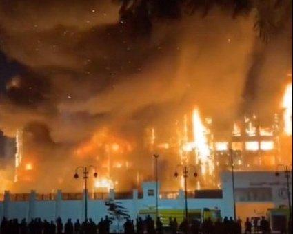Incendiu uriaș la sediul poliției din orașul egiptean Ismailia. Fațada clădirii s-a prăbușit 18862018