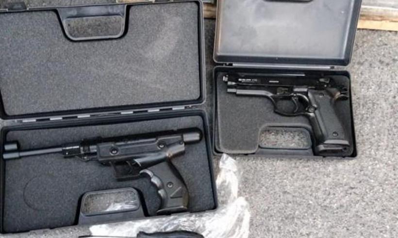 Peste 1.500 de arme neletale, descoperite de polițiștii de frontieră într-un camion, la Isaccea 18862041