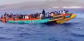 Record: o barcă de lemn, cu 271 de migranți, a ajuns în Insulele Canare