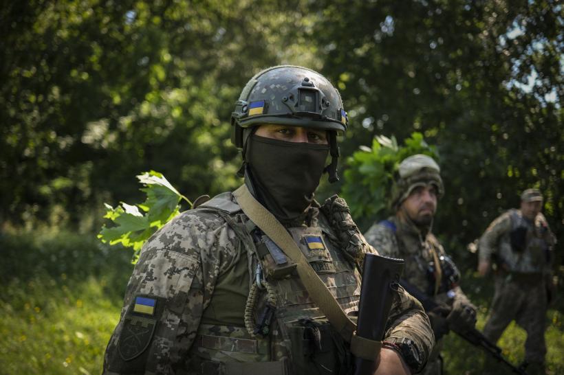 Un soldat ucrainean este suspectat de uciderea a doi colegi la Kiev