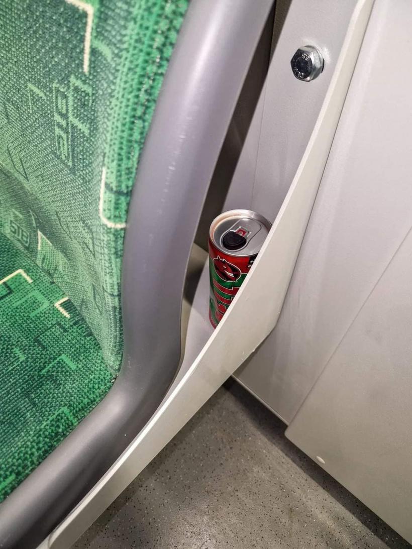 Primul tramvai Imperio ajuns în Colentina: Pereți distruși, ambajale aruncate pe jos 18862616