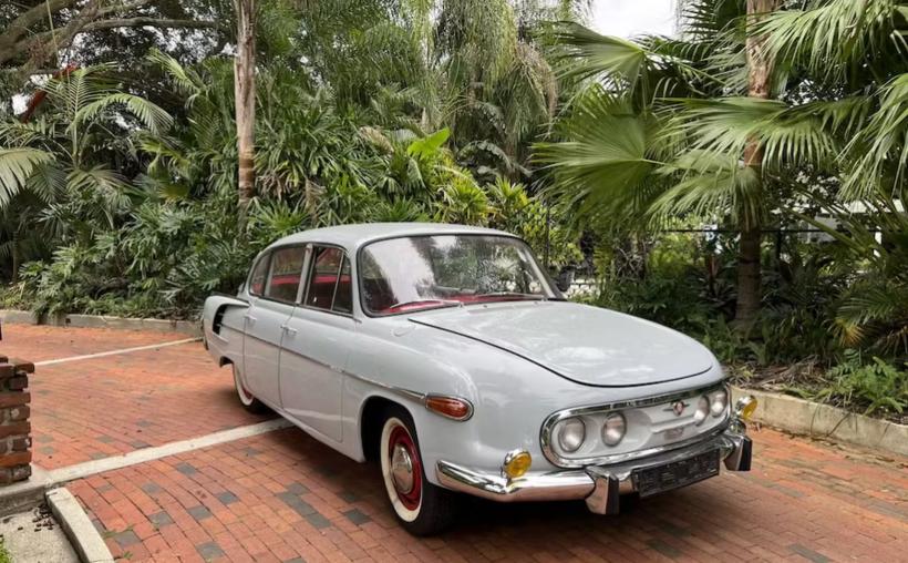 Expoziția eveniment “Socialistele Orașului”, pe esplanada Operei Naționale București 18862517