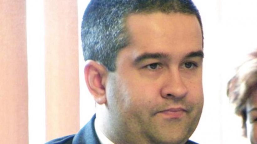 ”Munciți, mă?” Boc dă 500.000 de euro pentru supervizarea unui șantier de piscină! 18862633