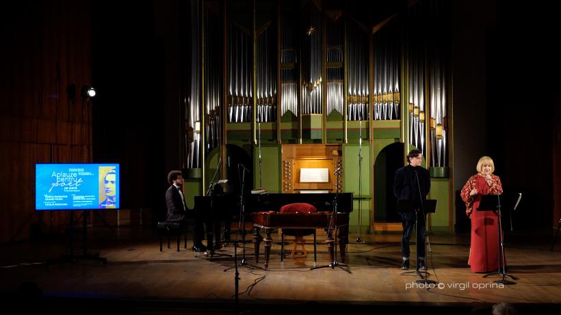 Aplauze pentru poet… pe scenă, în premieră la Chișinău, pe 8 octombrie, la Sala cu Orgă  Rodica Mandache, Eduard Păuna, și Cătălin Răducanu într-un spectacol extraordinar multimedia de poezie românească 18862674