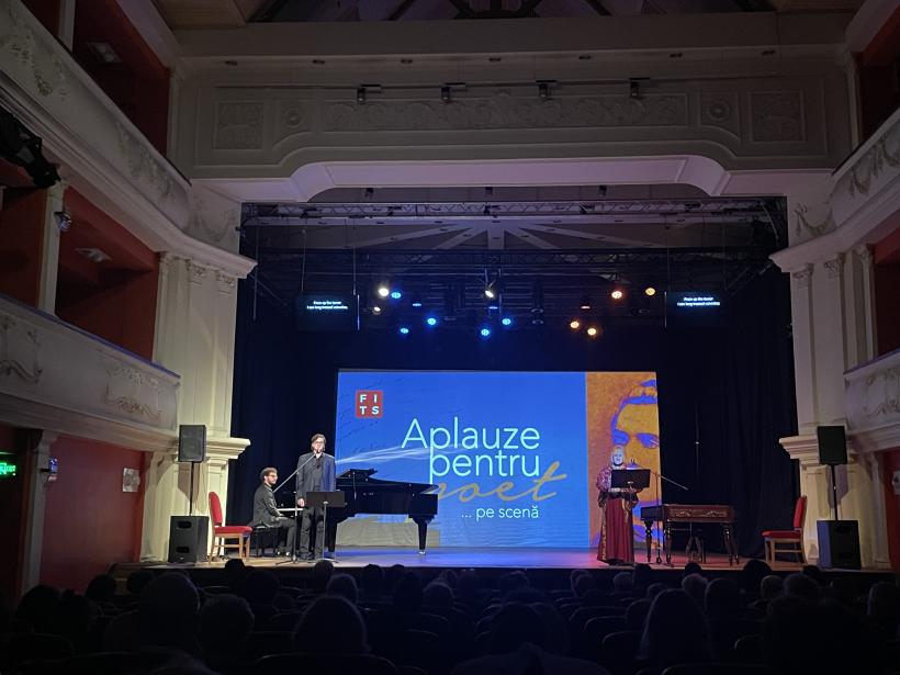 Aplauze pentru poet… pe scenă, în premieră la Chișinău, pe 8 octombrie, la Sala cu Orgă  Rodica Mandache, Eduard Păuna, și Cătălin Răducanu într-un spectacol extraordinar multimedia de poezie românească 18862675