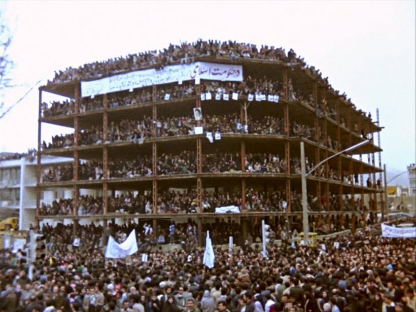 ÎNTRE REVOLUȚII se va lansa în cinematografe pe 3 noiembrie. Docu-ficțiunea regizată de Vlad Petri are deja în palmares mai multe premii 18862807