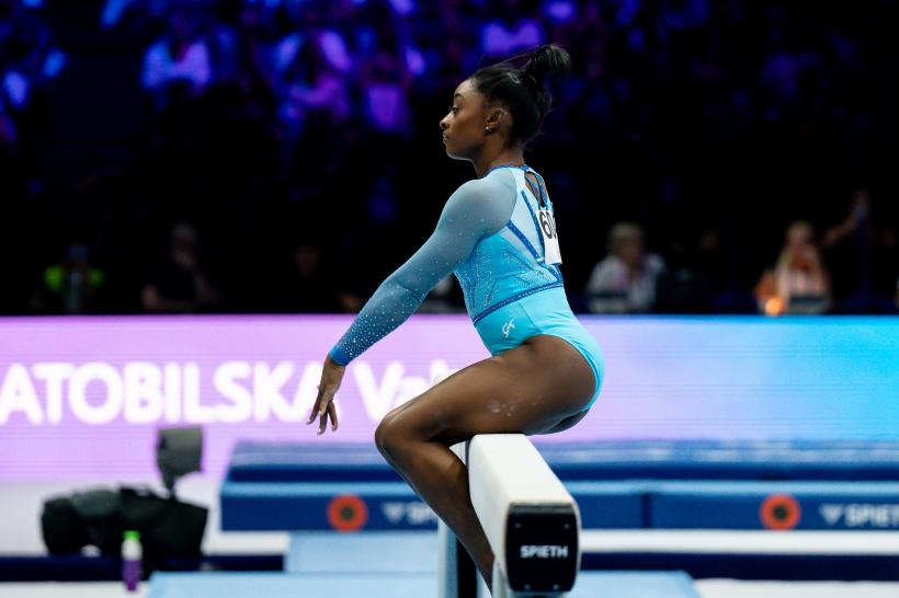 Record absolut! Simone Biles a câștigat a 6-a medalie de aur mondială la individual compus 18862984