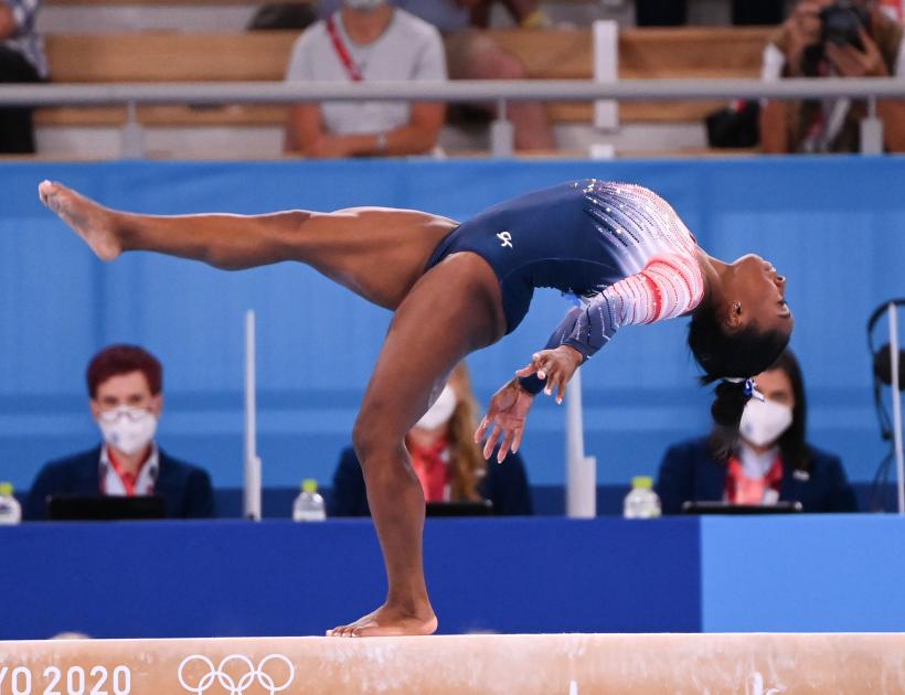Record absolut! Simone Biles a câștigat a 6-a medalie de aur mondială la individual compus 18862985