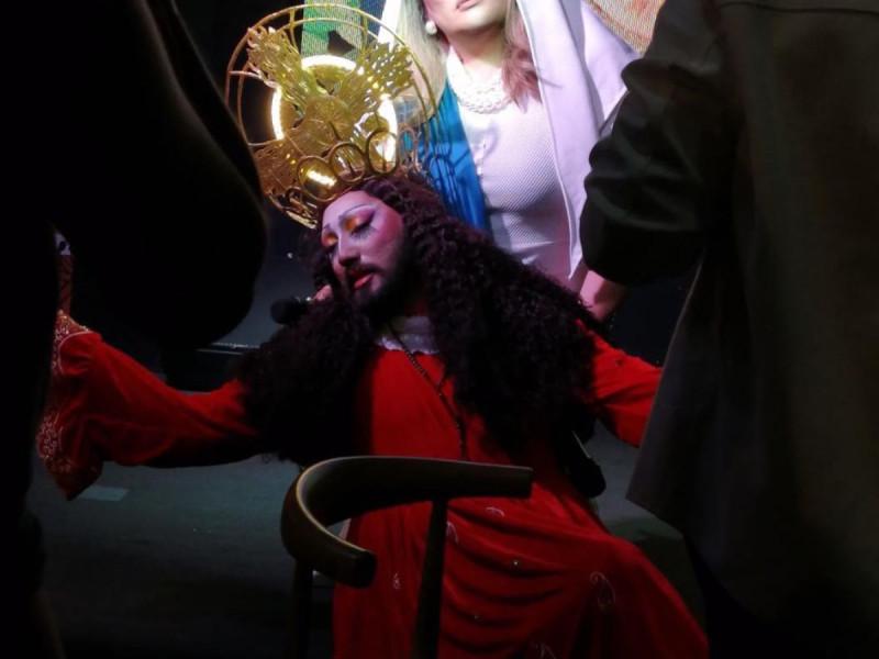 Travestit din Filipine, arestat pentru obscenitate deoarece l-a interpretat pe Iisus 18862879