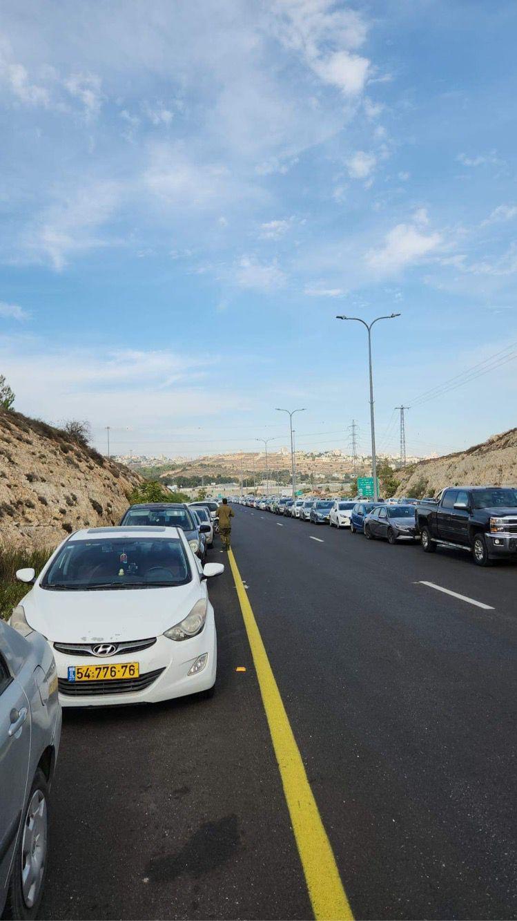 Români cu sufletul la gură în Israel. Nimic nu mai este sigur. Magazinele sunt închise 18863110