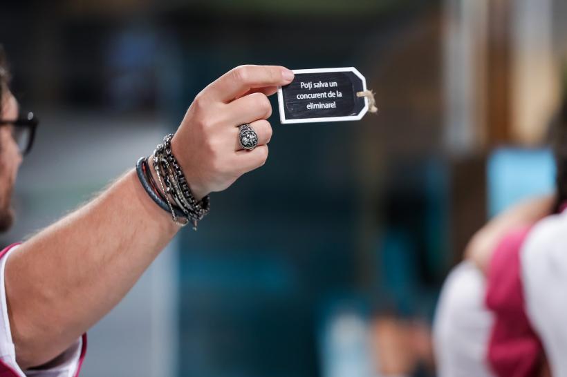 Concurent salvat de la eliminare la Chefi la cuţite, într-o ediţie lider de audienţă. Chef Dumitrescu şi-a folosit o amuletă importantă  18863304