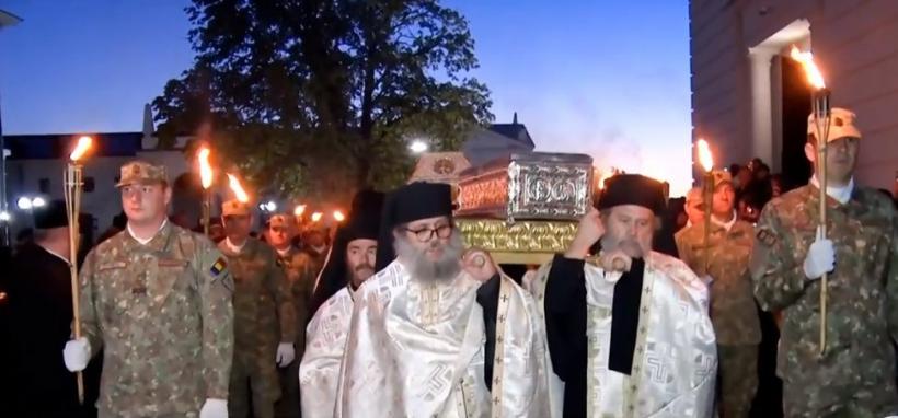 Procesiunea Sfintei Parascheva. Mii de pelerini au însoțit racla cu moaște pe străzile din Iași