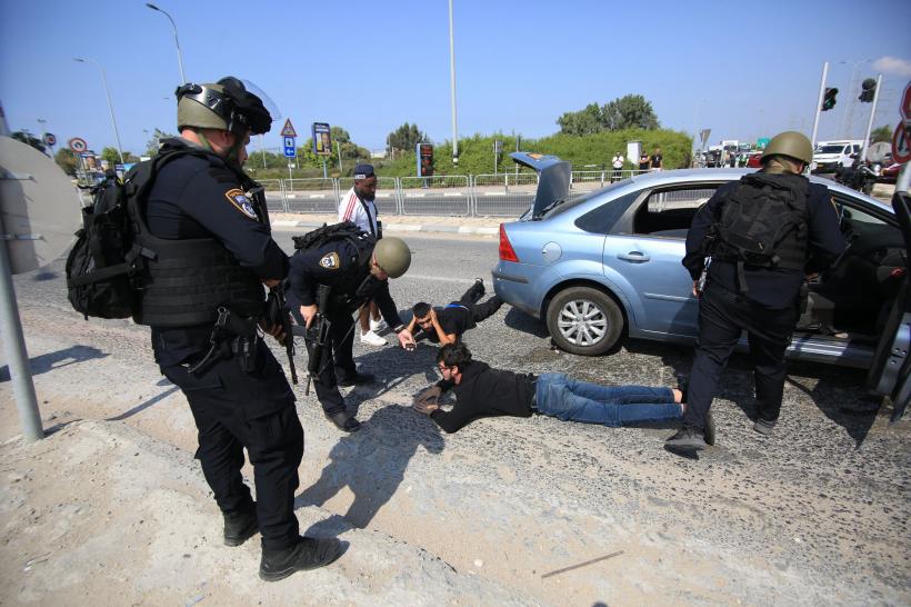  Autoritățile suspendă zborurile speciale de repatriere a cetățenilor aflați în Țara Sfântă. Românii nu se sperie de război și preferă să-și continue vacanțele în Israel. 18863254