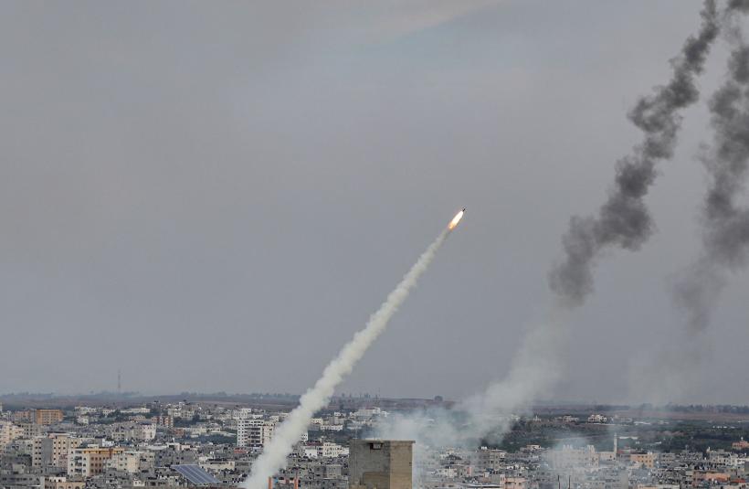  Autoritățile suspendă zborurile speciale de repatriere a cetățenilor aflați în Țara Sfântă. Românii nu se sperie de război și preferă să-și continue vacanțele în Israel. 18863256