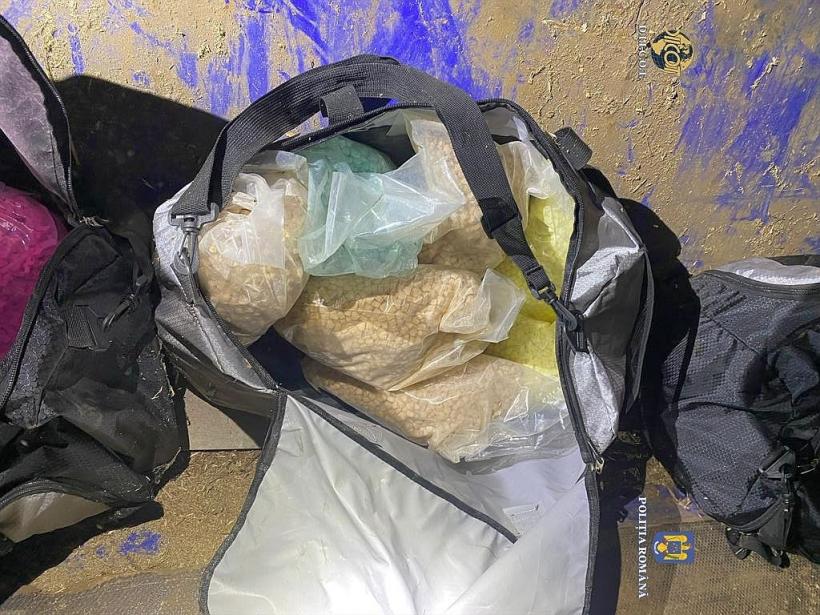 Captură record. Droguri de 4 milioane euro ascunse într-o remorcă 18863553