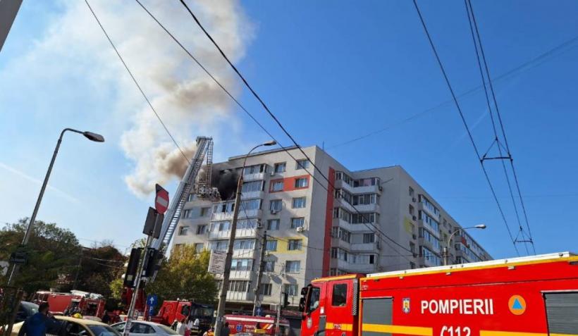 Explozie urmată de incendiu într-un apartament de pe Calea Griviței