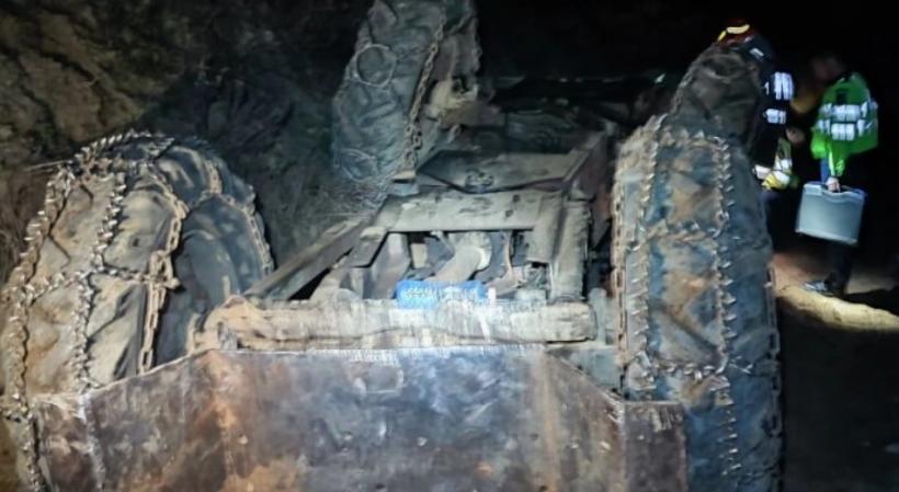 Accident feroviar: utilaj care tracta un microbuz, condus de un bărbat beat și fără permis, lovit de tren 18863838