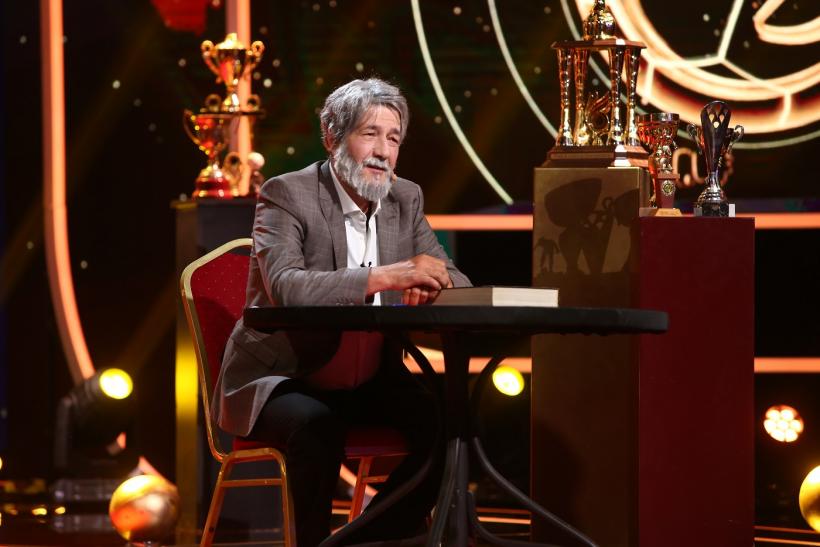 Adrian Păunescu, moment fabulos interpretat de actorul Radu Pietreanu, pe scena iRoast  ,,Vino, Gică, să fii, încă o dată erou, România s-o faci, campioană din nou!’’ 18863798