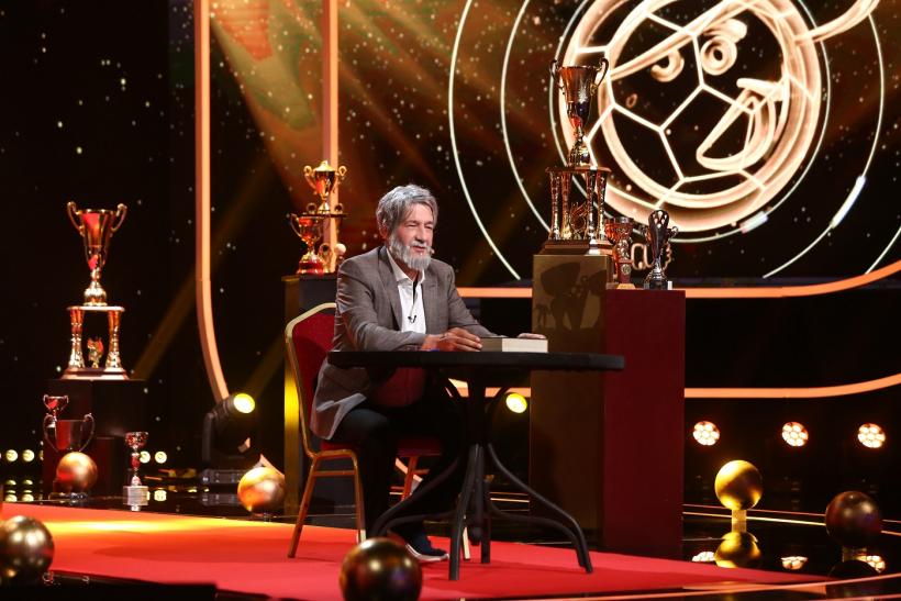 Adrian Păunescu, moment fabulos interpretat de actorul Radu Pietreanu, pe scena iRoast  ,,Vino, Gică, să fii, încă o dată erou, România s-o faci, campioană din nou!’’ 18863799