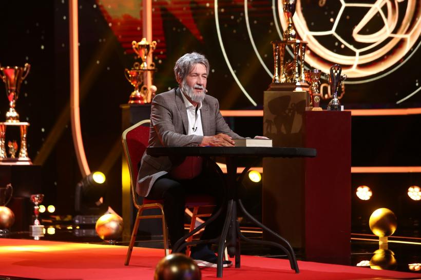 Adrian Păunescu, moment fabulos interpretat de actorul Radu Pietreanu, pe scena iRoast  ,,Vino, Gică, să fii, încă o dată erou, România s-o faci, campioană din nou!’’ 18863801