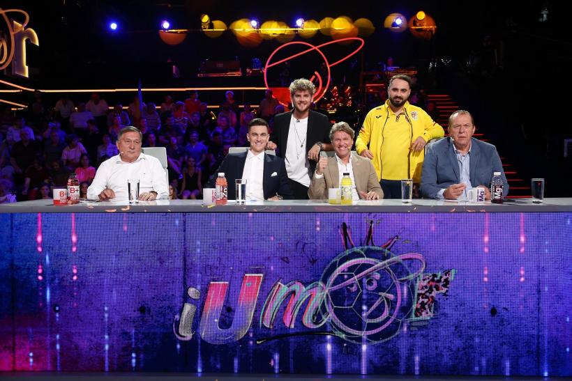 Adrian Păunescu, moment fabulos interpretat de actorul Radu Pietreanu, pe scena iRoast  ,,Vino, Gică, să fii, încă o dată erou, România s-o faci, campioană din nou!’’ 18863802