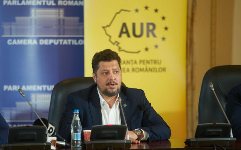 Goana după voturi. AUR se cocoață și pe referendumul pentru familie, anunțând că vrea să îl repete 18863548