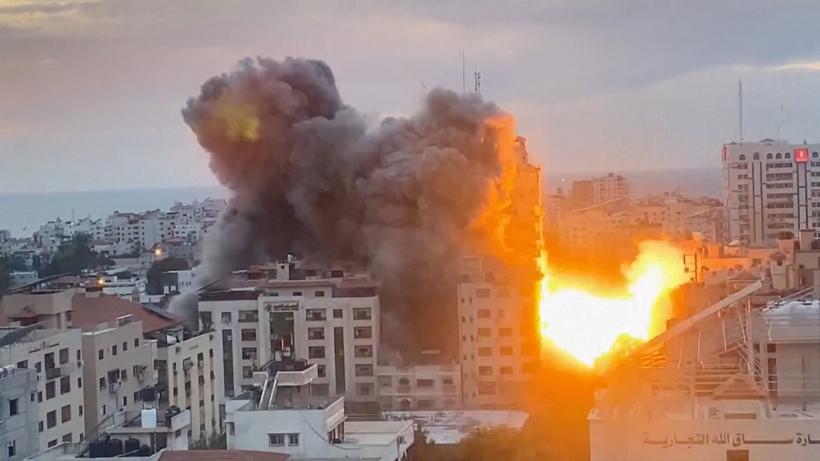 Observator de război.  Trimișii speciali Bianca Iacob şi Marian Tănase,  transmisiuni de sub tirul de rachete HAMAS 18863775