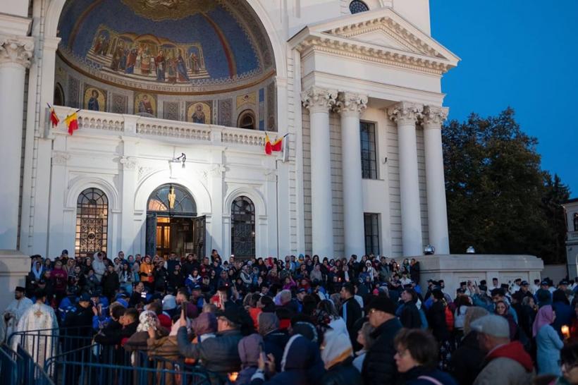 Pelerinaj la Iași. 86.000 de pelerini au trecut prin fața raclei Sfintei Cuvioase Parascheva 18863661