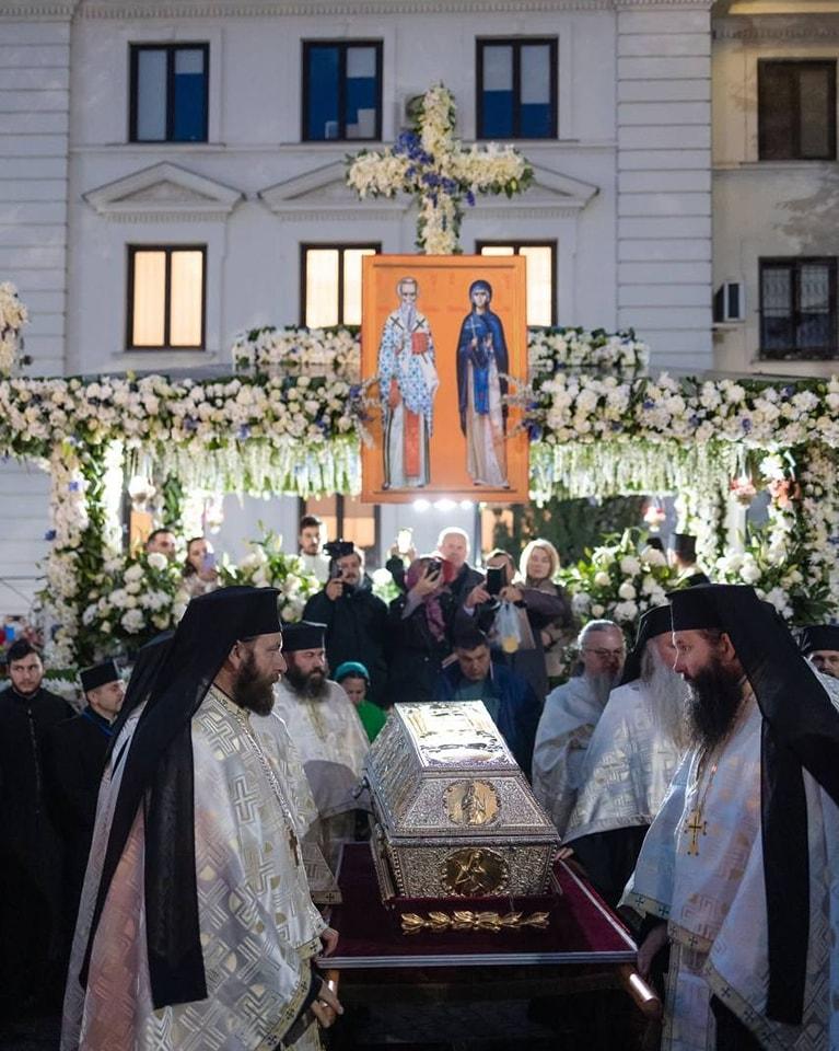 Pelerinaj la Iași. 86.000 de pelerini au trecut prin fața raclei Sfintei Cuvioase Parascheva 18863662