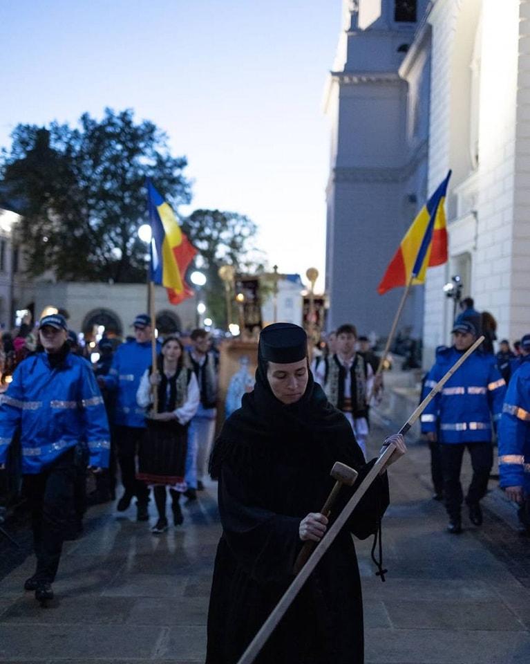 Pelerinaj la Iași. 86.000 de pelerini au trecut prin fața raclei Sfintei Cuvioase Parascheva 18863663