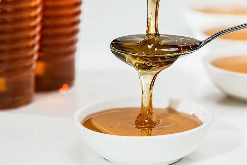 Beneficiile mierii asupra sănătății. Ce se întâmplă când consumi o lingurită de miere înainte de culare