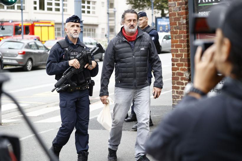 Franța, în alertă de securitate la cel mai înalt nivel, după atentatul terorist de la școala din Arras 18864216