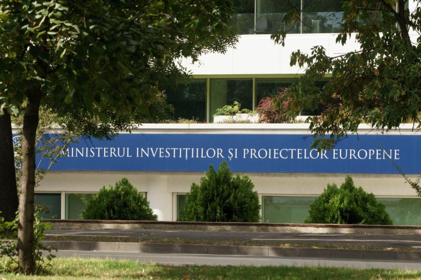 Firme de unică folosință, din bani europeni  18863983