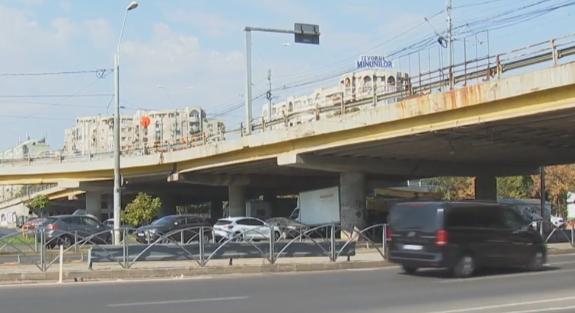 Podul Grant, închis circulației rutiere, dar deschis tramvaielor