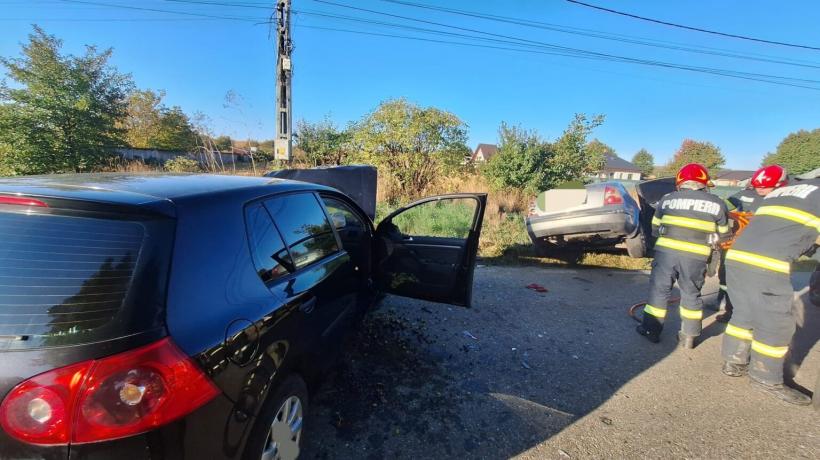 Accident grav în Neamț. O femeie a rămas încarcerată, iar alte trei persoane, printre care și un copil, au ajuns la spital 18864244