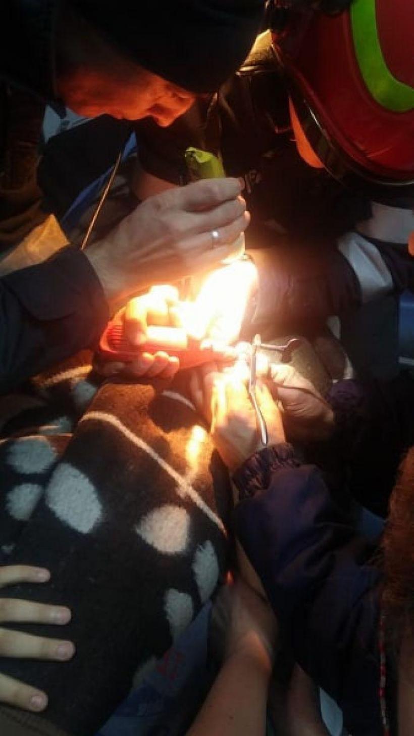 Pompierii, chemați să taie inelul de pe degetul umflat al unui băiat de 14 ani