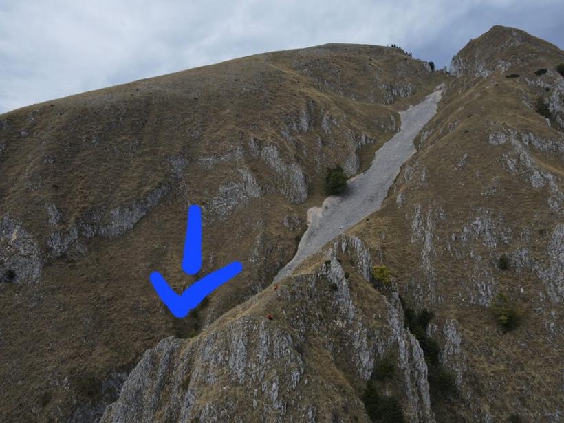 Oase umane și haine, găsite într-o zonă muntoasă din Vâlcea: Persoana a dispărut în luna august în zonă mănăstirii Pătrunsa 18864317