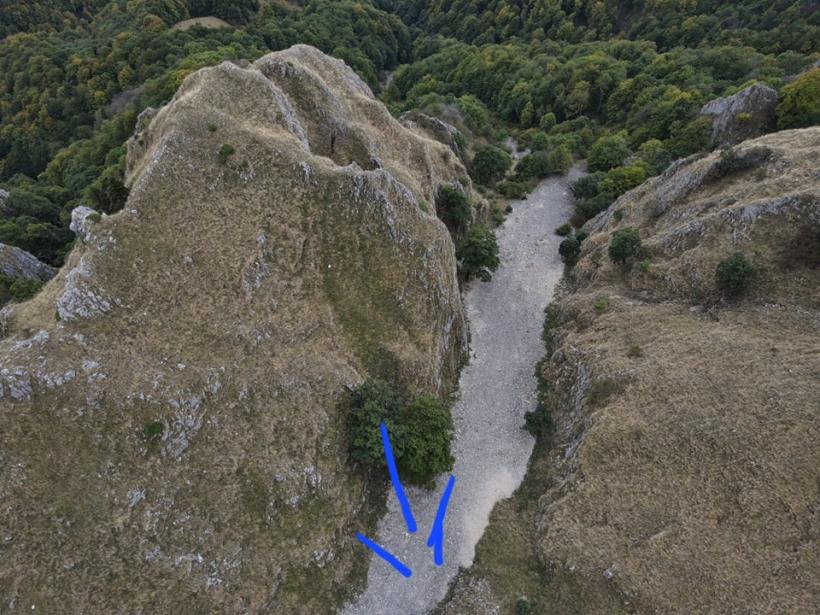 Oase umane și haine, găsite într-o zonă muntoasă din Vâlcea: Persoana a dispărut în luna august în zonă mănăstirii Pătrunsa 18864318