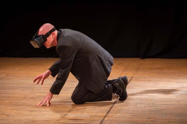 Creatori străini în FNT33 18864189