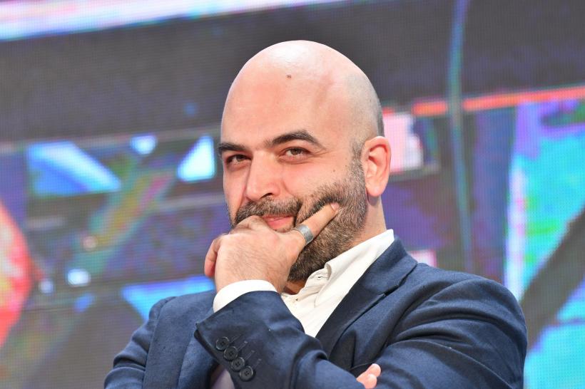 Roberto Saviano, un cunoscut jurnalist italian, amendat pentru că a insultat-o pe Giorgia Meloni pe tema migraţiei 18864354